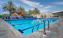 Radisson Blu Hotel and Resort, Al Ain - Lap Pool
