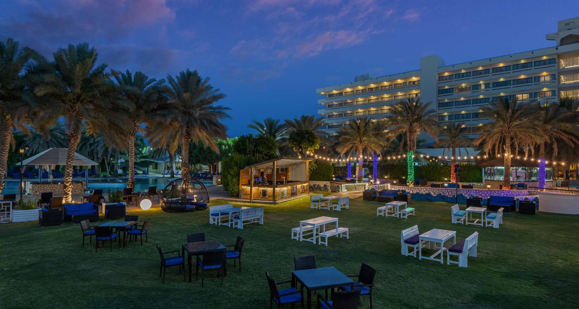 فندق ومنتجع راديسون بلو، العين، مطعم مكاني