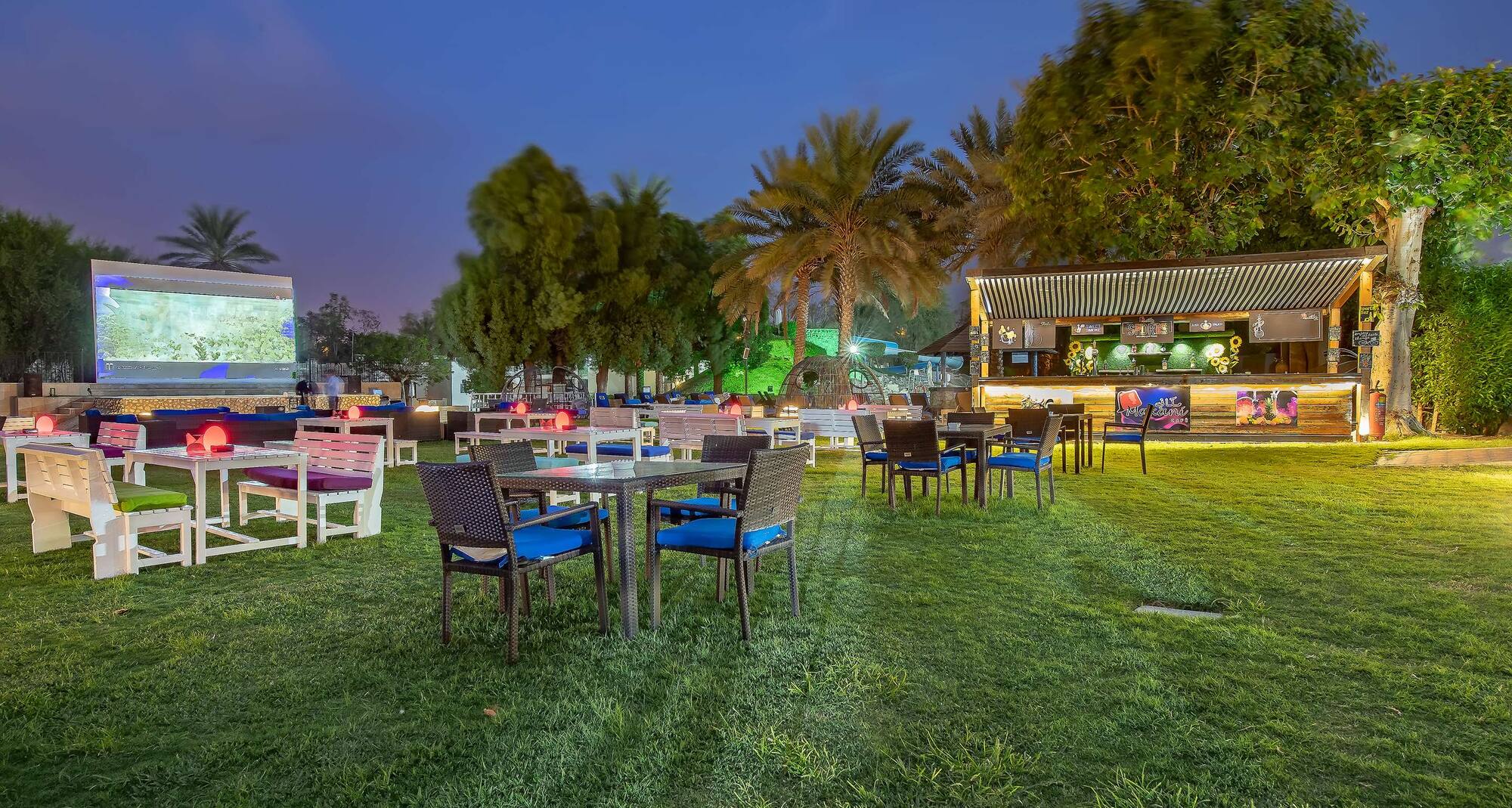 فندق ومنتجع راديسون بلو، العين، مقهى مكاني