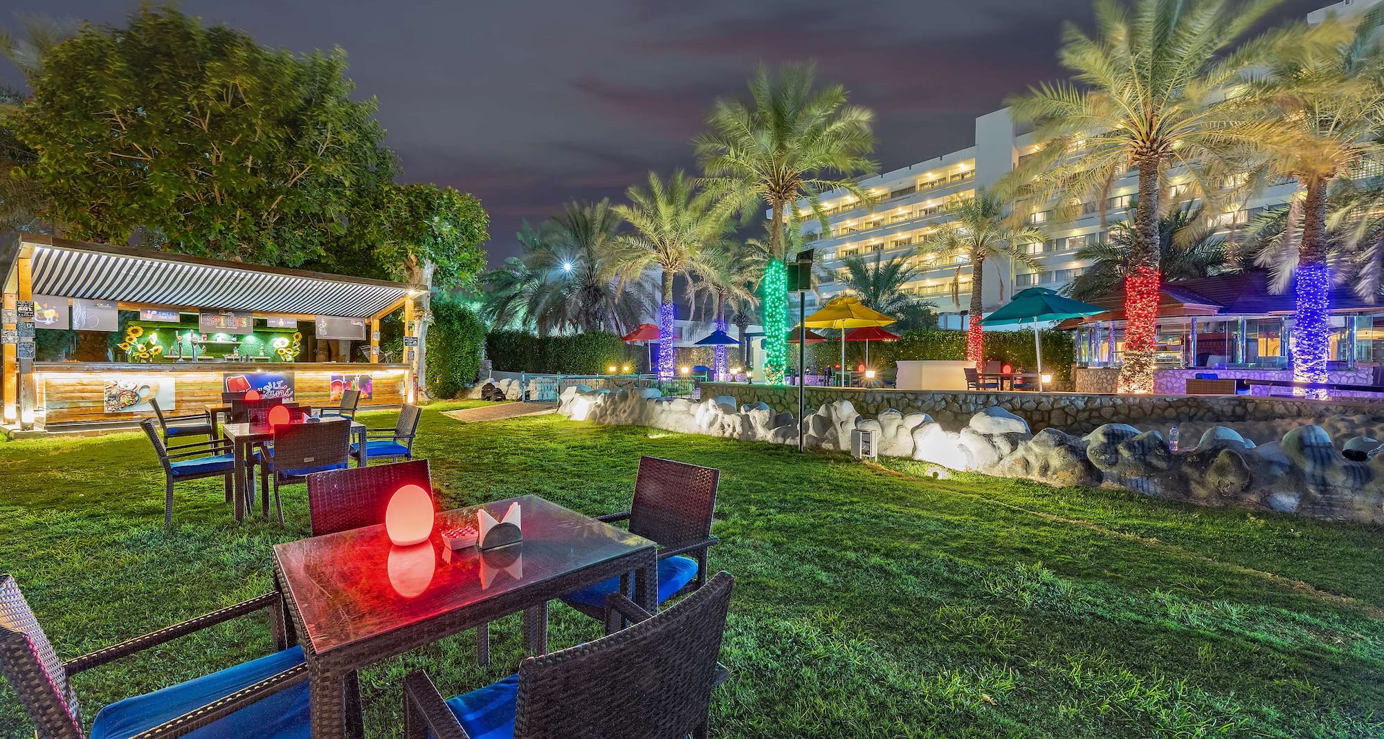 فندق ومنتجع راديسون بلو، العين، مقهى مكاني