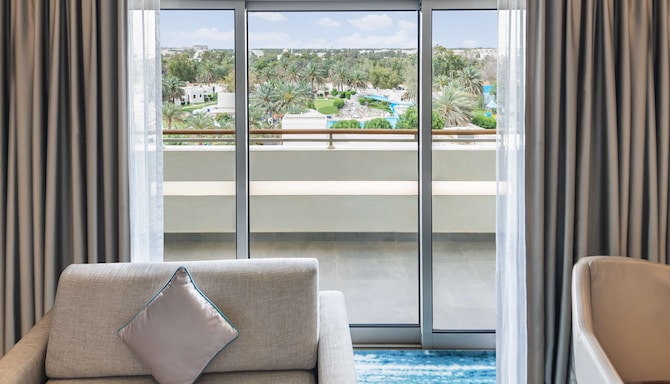 Radisson Blu Hotel & Resort, Al Ain - Superior Room - balcony & pool view