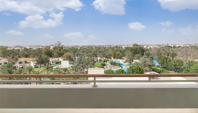 Radisson Blu Hotel & Resort, Al Ain - Superior Room - balcony & pool view