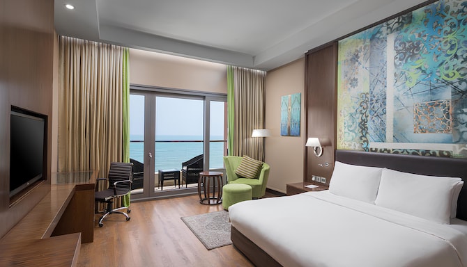 Radisson Blu Hotel & Resort, Sohar - Superior Room - Pool and Ocean View