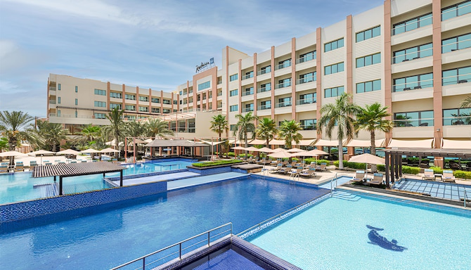 Radisson Blu Hotel and Resort, Sohar - Swimming Pool