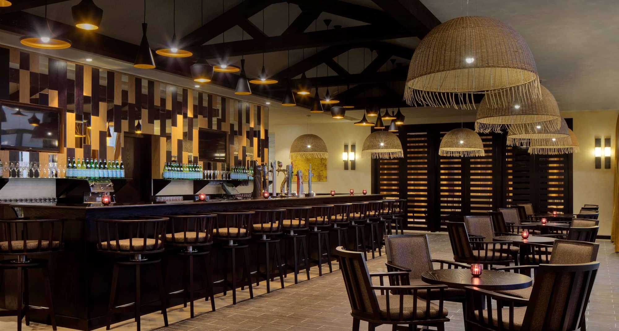 فندق ومنتجع راديسون بلو، صحار - بار Aqua