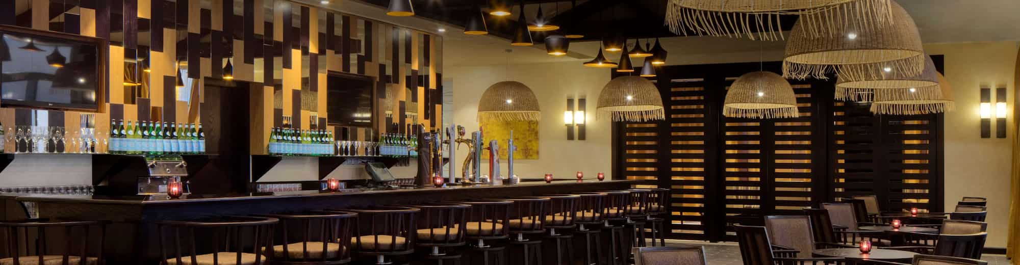 فندق ومنتجع راديسون بلو، صحار - بار Aqua