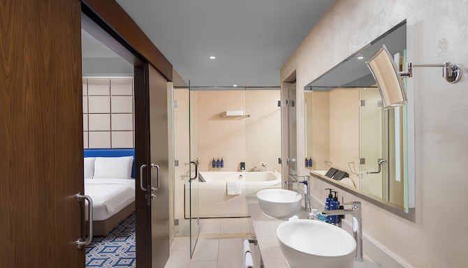 Radisson Blu Hotel & Resort, Sohar - Presidential Suite - Ocean View