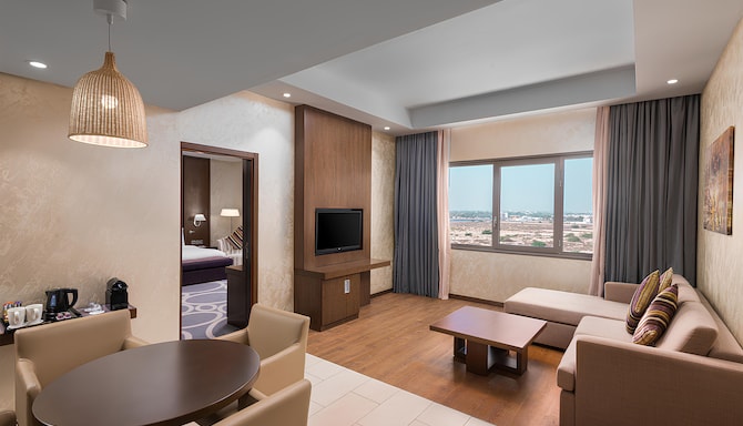 Radisson Blu Hotel & Resort, Sohar - Junior Suite Living Room