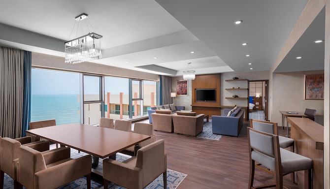 Radisson Blu Hotel & Resort, Sohar - Presidential Suite - Ocean View