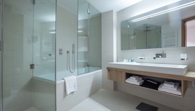 Radisson Blu Hotel, Reussen Andermatt - Guest Room Bath