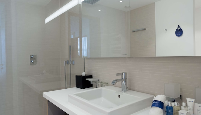 Radisson Blu Hotel, Reussen Andermatt - Bathroom