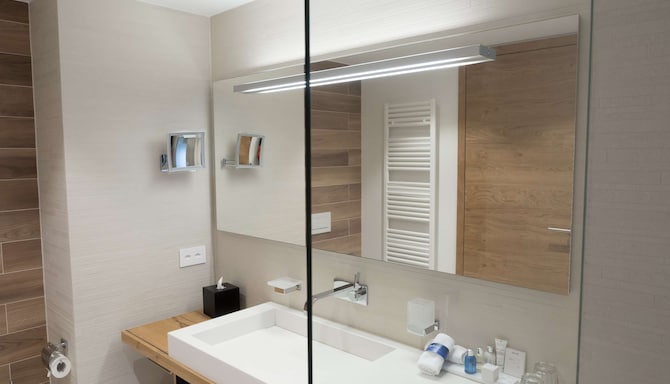 Radisson Blu Hotel, Reussen Andermatt - Bathroom