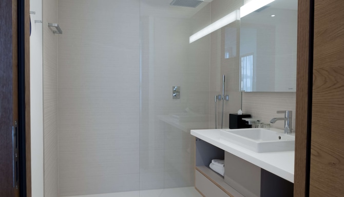 Radisson Blu Hotel, Reussen Andermatt - Bathroom