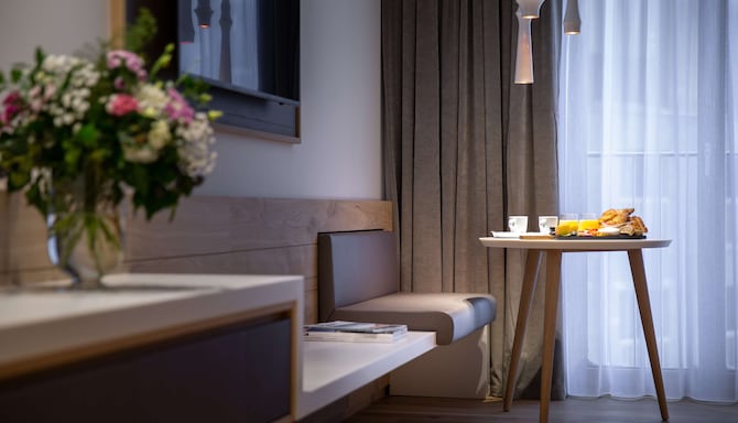 Radisson Blu Hotel, Reussen Andermatt - Guest Room Sofa and Table