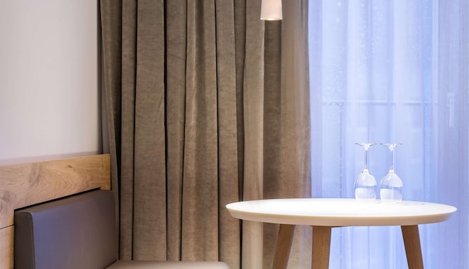 Radisson Blu Hotel, Reussen Andermatt - Guest Room Sofa and Table