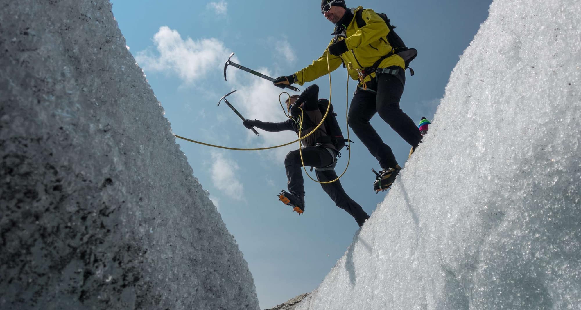 Radisson Blu Hotel, Reussen Andermatt - 2 Hikers over crevasse