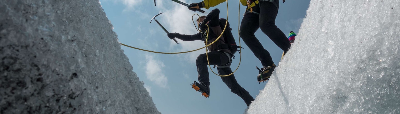 Radisson Blu Hotel, Reussen Andermatt - 2 Hikers over crevasse