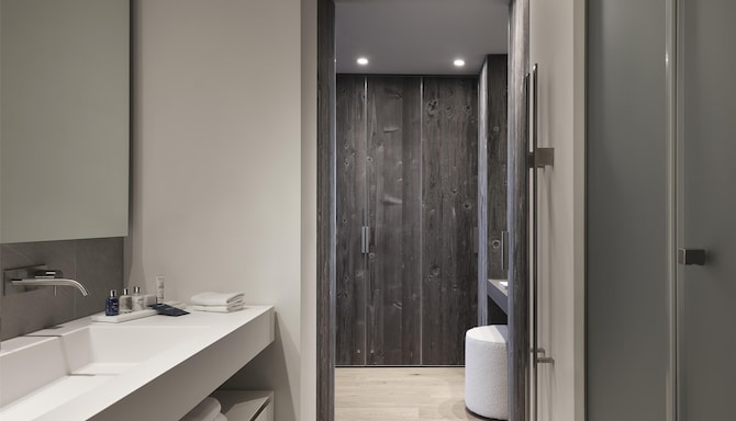 Radisson Blu Hotel, Reussen Andermatt - 2 Bedroom Deluxe Residence - Mountain View