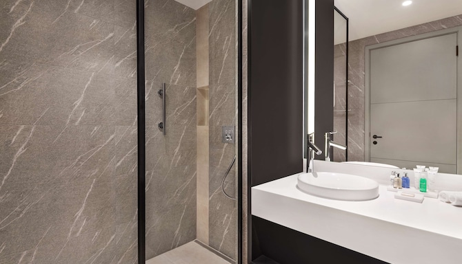 Radisson Blu Hotel, Riyadh Convention & Exhibition Center - Guest Room bathroom