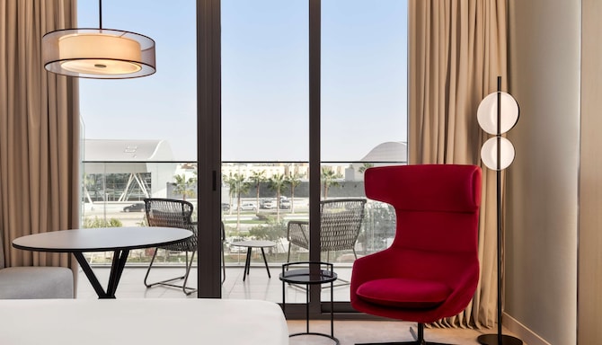 Radisson Blu Hotel, Riyadh Convention & Exhibition Center - Executive Room with balcony and lounge access