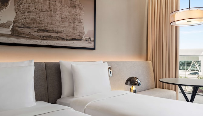 Radisson Blu Hotel, Riyadh Convention & Exhibition Center - Executive Room with balcony and lounge access