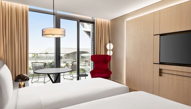Radisson Blu Hotel, Riyadh Convention & Exhibition Center - Executive Room with balcony and lounge access