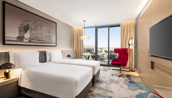 Radisson Blu Hotel, Riyadh Convention & Exhibition Center - Executive Room with balcony and lounge access