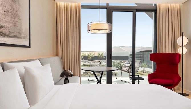 Radisson Blu Hotel, Riyadh Convention & Exhibition Center - Executive Room with balcony and lounge access