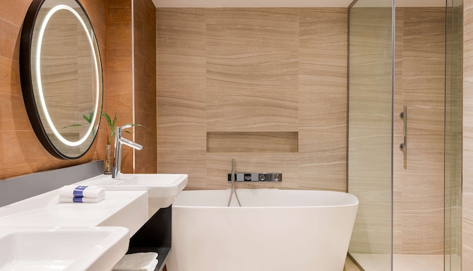 Radisson Blu Hotel, Riyadh Convention & Exhibition Center - Royal Suite with balcony and lounge access