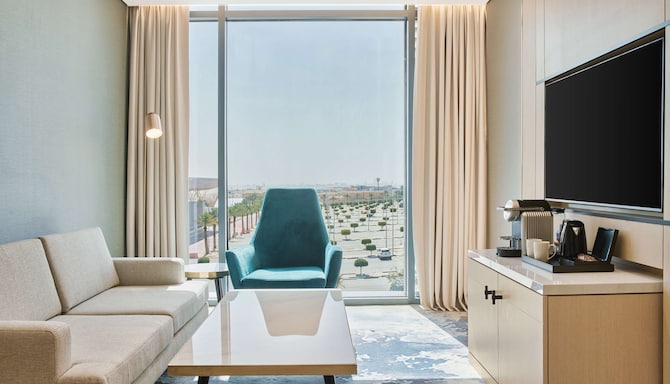 Radisson Blu Hotel, Riyadh Convention & Exhibition Center - Junior Suite with lounge access