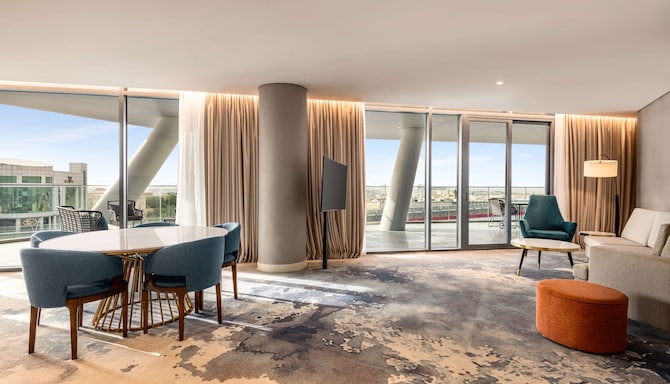 Radisson Blu Hotel, Riyadh Convention & Exhibition Center - Royal Suite with balcony and lounge access