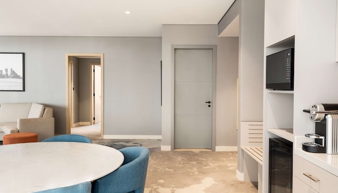 Radisson Blu Hotel, Riyadh Convention & Exhibition Center - Royal Suite with balcony and lounge access
