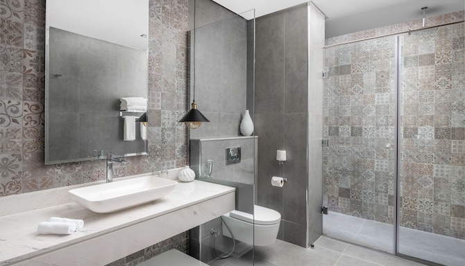 Radisson Blu Hotel, Riyadh Qurtuba - Standard Room bathroom