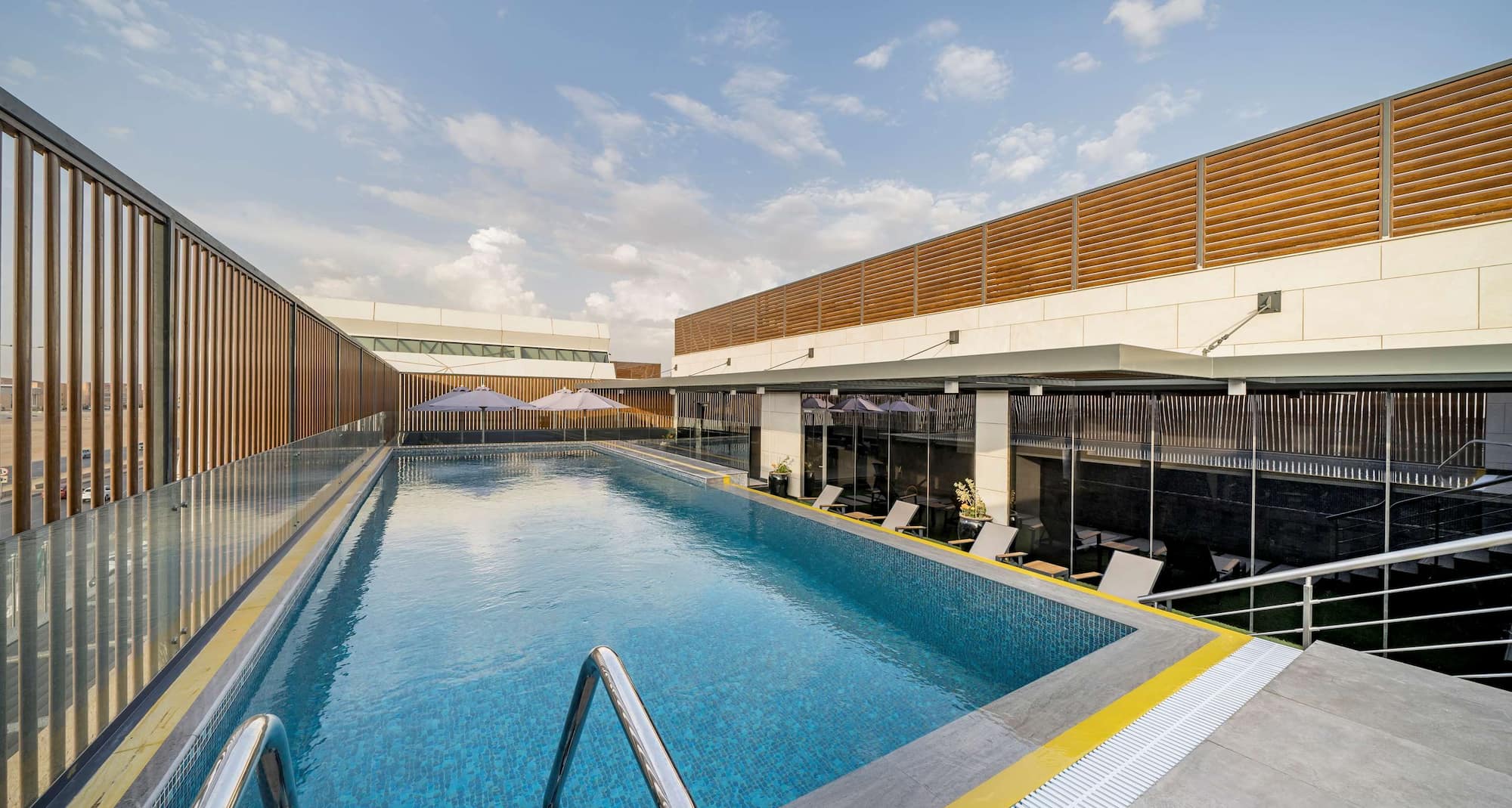 فندق راديسون بلو، الرياض قرطبة، حمام سباحة للرجال