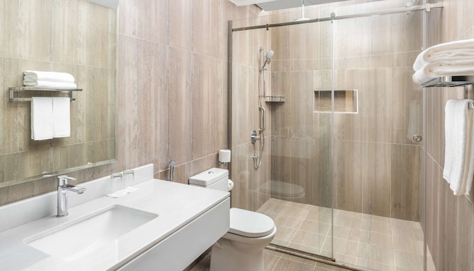 Radisson Blu Hotel, Riyadh Qurtuba - Villa bathroom