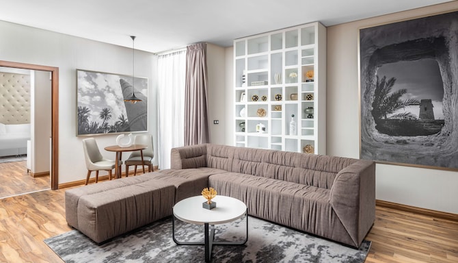 Radisson Blu Hotel, Riyadh Qurtuba - Bridge Suite - One Bedroom