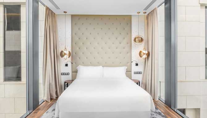 Radisson Blu Hotel, Riyadh Qurtuba - Bridge Suite bedroom
