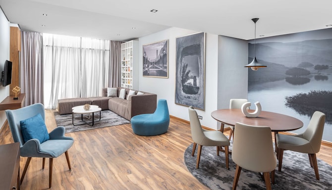 Radisson Blu Hotel, Riyadh Qurtuba - Royal Suite living area