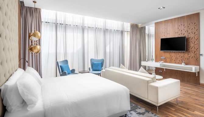 Radisson Blu Hotel, Riyadh Qurtuba - Master bedroom-Royal Suite