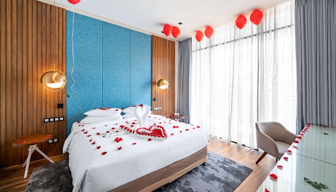 Radisson Blu Hotel, Riyadh Qurtuba - Honeymoon setup- One Bedroom Suite