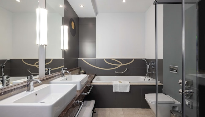 Radisson Blu Hotel, Rostov - Suite with Terrace - Bath