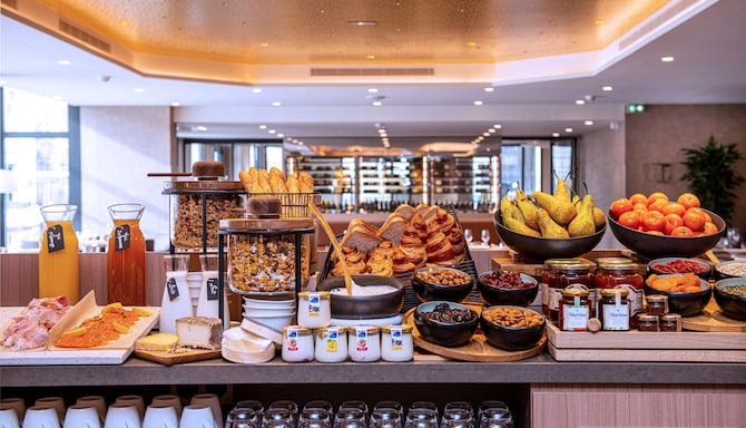 Radisson Blu Hotel, Rouen Centre - Le Jehanne Restaurant - super breakfast buffet