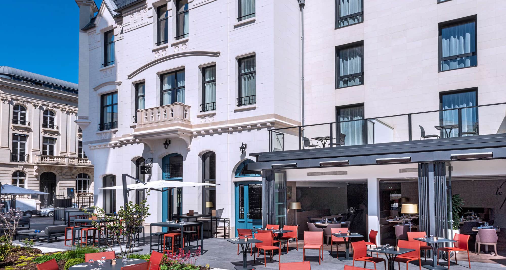 Radisson Blu Hotel, Rouen Centre - Le Jehanne Restaurant outside terrace