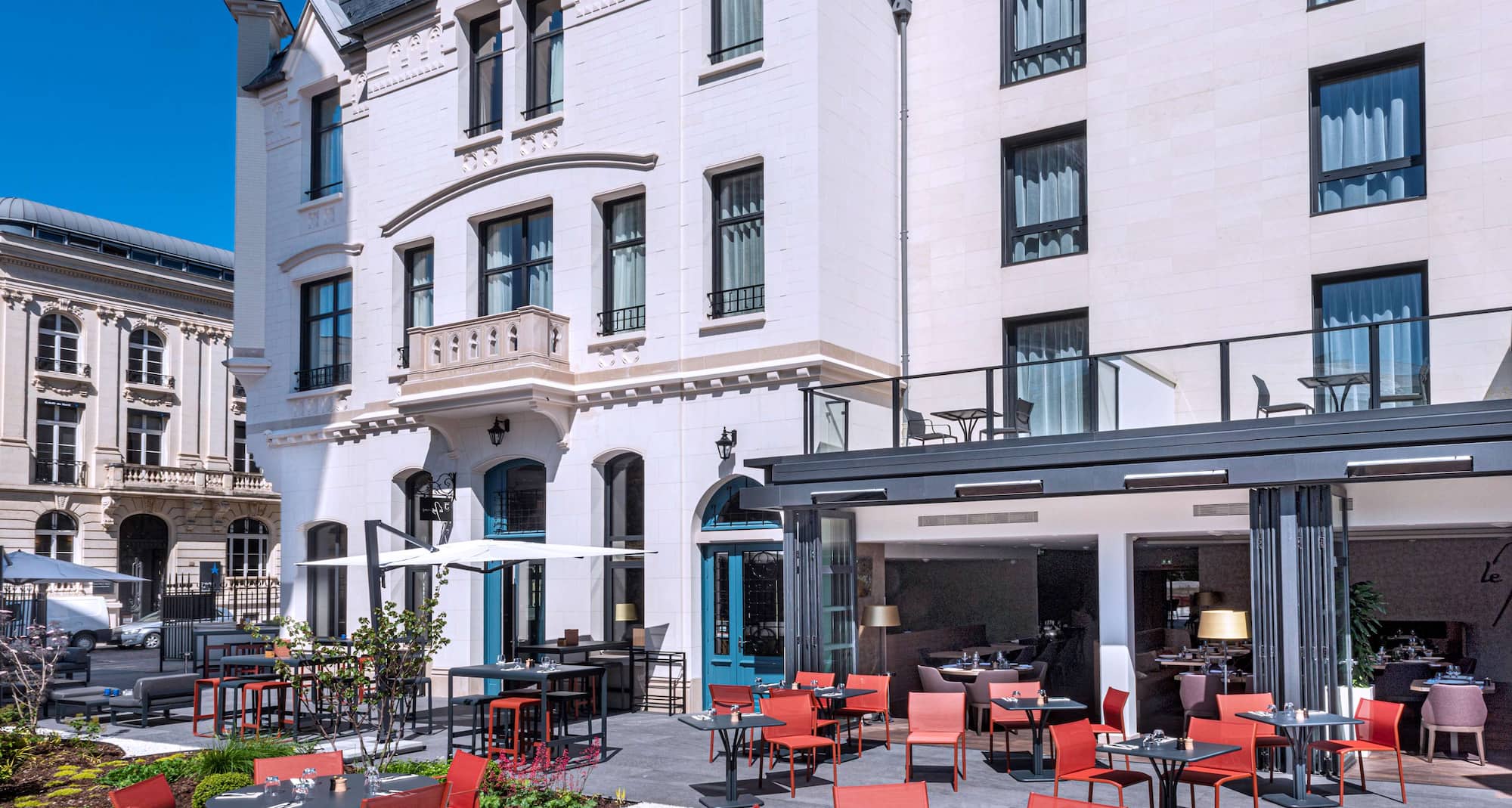 Radisson Blu Hotel, Rouen Centre - Le Jehanne Restaurant outside terrace