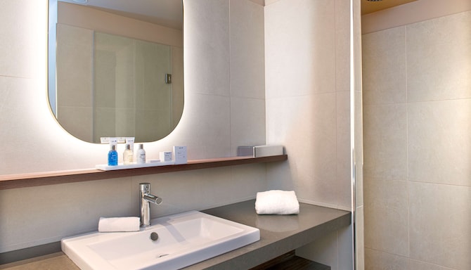Radisson Blu Hotel, Rouen Centre - Suite bathroom