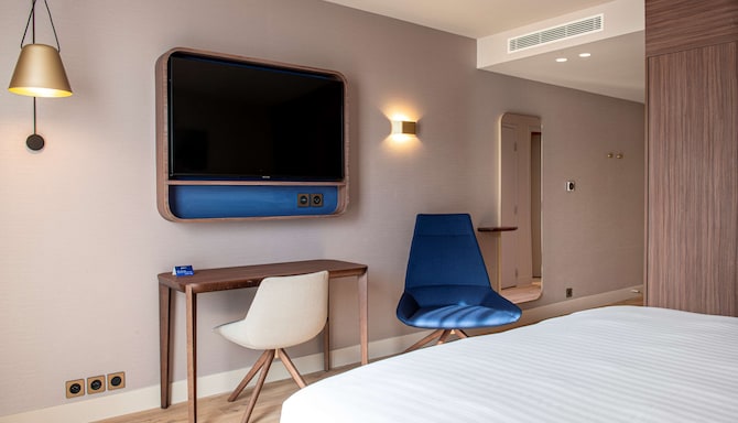 Radisson Blu Hotel, Rouen Centre - Guest room with twin beds