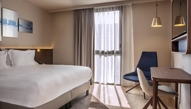 Radisson Blu Hotel, Rouen Centre - Standard & Superior Room