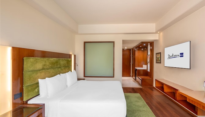 Radisson Blu Hotel, Rudrapur - Business Bedroom