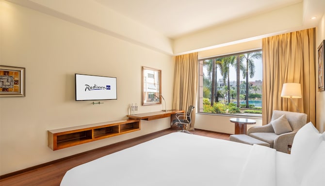 Radisson Blu Hotel, Rudrapur - Business Bedroom