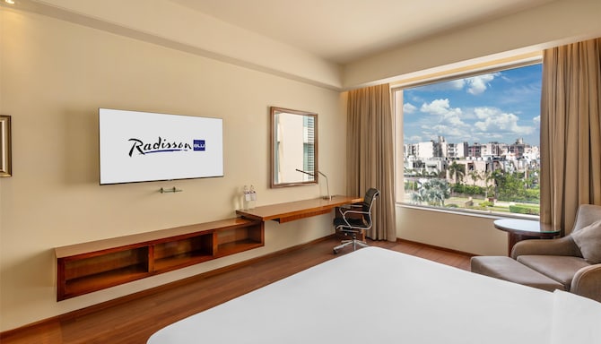 Radisson Blu Hotel, Rudrapur - Business Bedroom